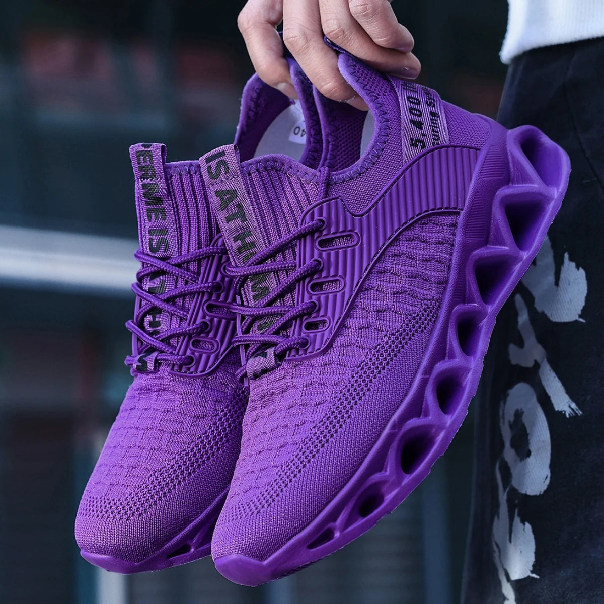 Flying woven men's shoes 2025 new summer breathable mesh sports and leisure running soft bottom Joker travel small white tide sh