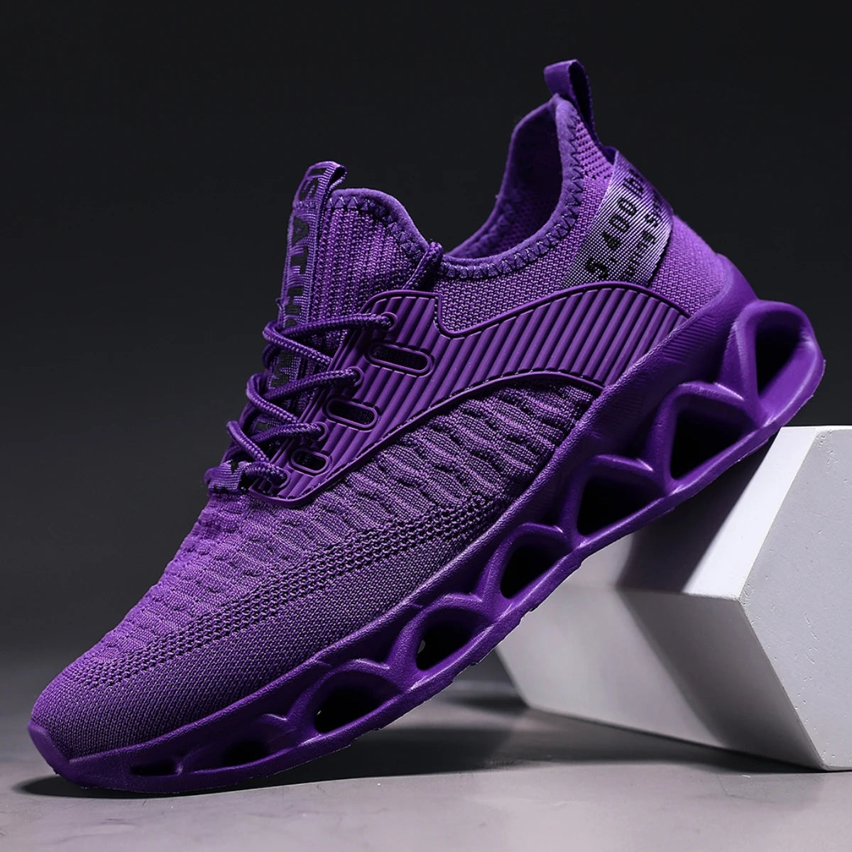 Flying woven men's shoes 2025 new summer breathable mesh sports and leisure running soft bottom Joker travel small white tide sh