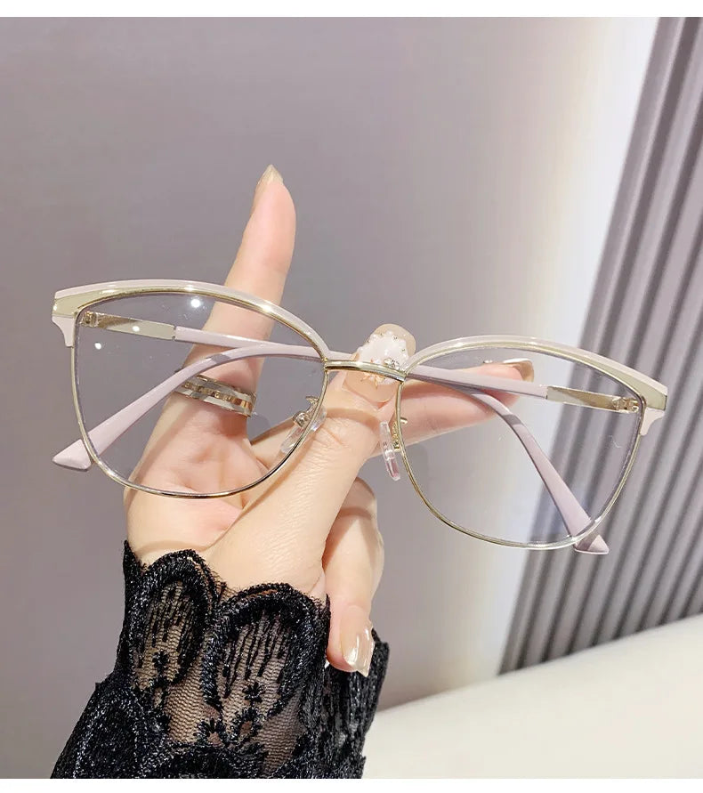Photo-sensitive Color-changing Anti-blue Light Nearsighted Glasses For Women With Large Frames 015