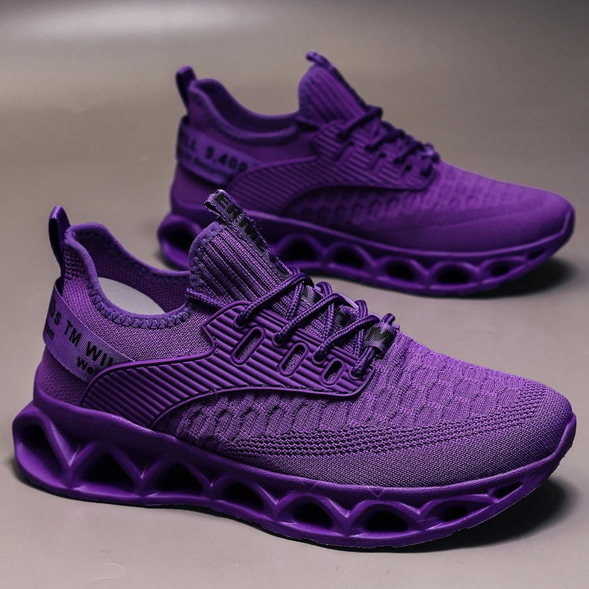 Flying woven men's shoes 2025 new summer breathable mesh sports and leisure running soft bottom Joker travel small white tide sh