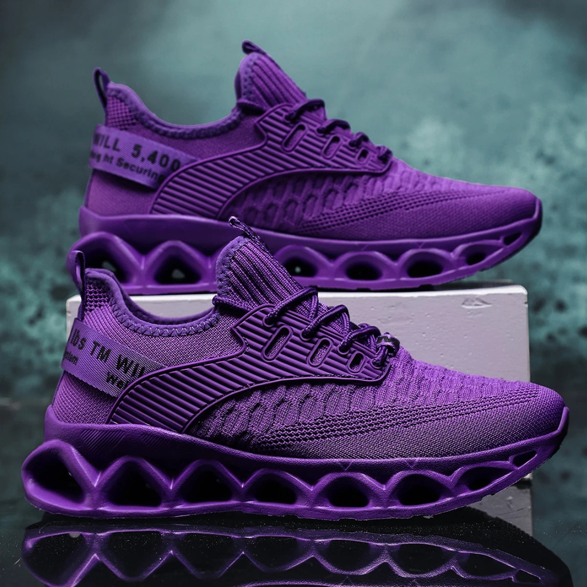 Flying woven men's shoes 2025 new summer breathable mesh sports and leisure running soft bottom Joker travel small white tide sh