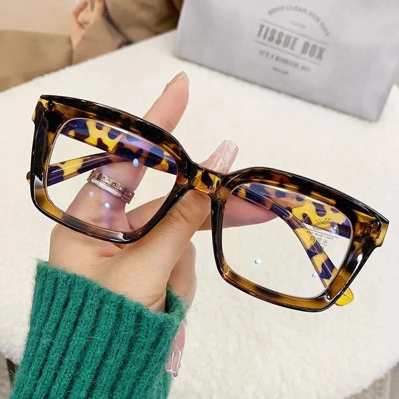 Women Anti Blue Light Glasses Oversized Frame Vintage Glasses Computer Eyewear Full Frame Transparent Eye Protection Eyepiece