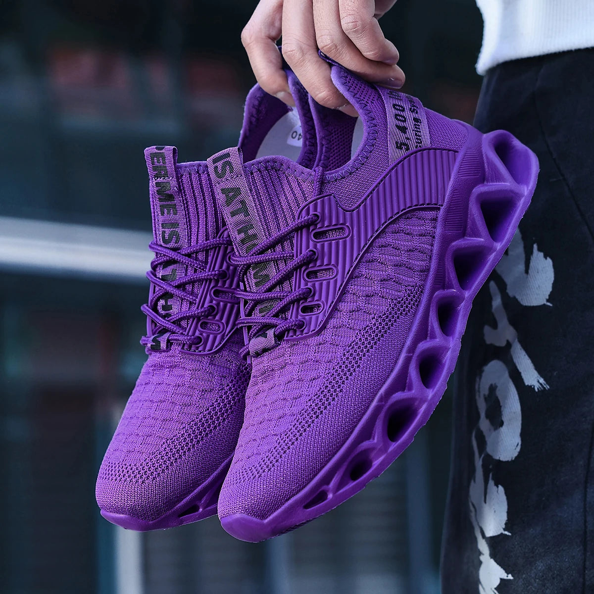 Flying woven men's shoes 2025 new summer breathable mesh sports and leisure running soft bottom Joker travel small white tide sh